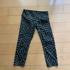 Lululemon size 6 patterned Wunder Unders